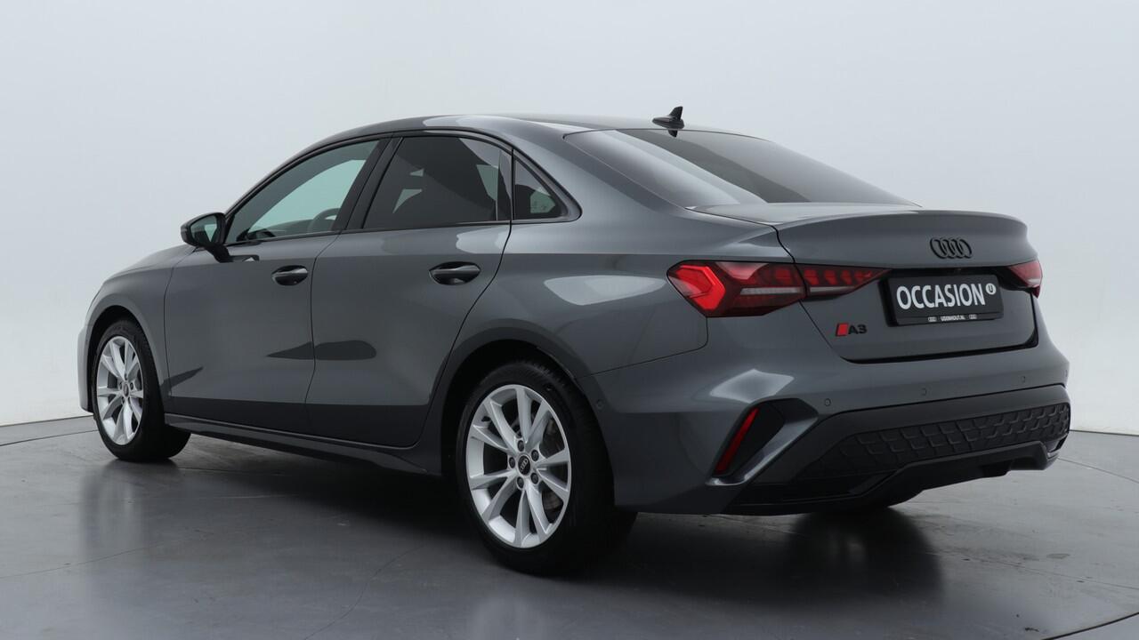 Audi A3 Limousine 30 TFSI S edition | PDC V+A | Camera | Zwart optiek | Audi Sound | Privacy glas |