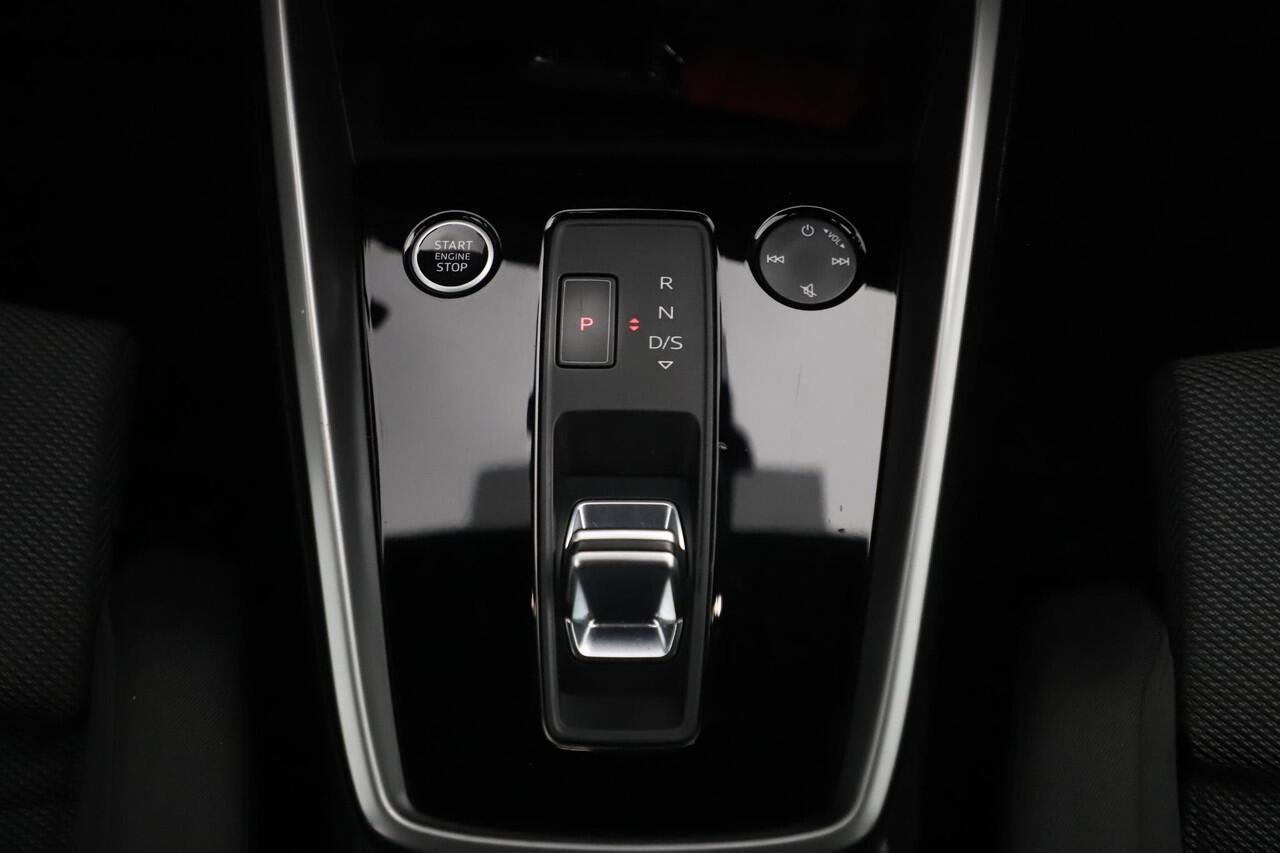 Audi A3 Limousine 30 TFSI Advanced edition Automaat 18 inch RS Look Velgen Sportstoelen Full LED Navigatie Carplay Android Clima Cruise Lane Assist