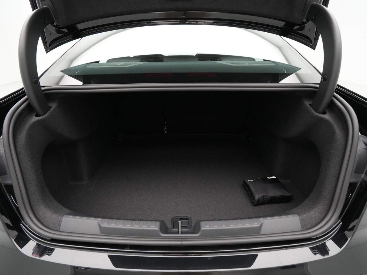 Audi A3 Limousine 35 TFSI S edition Panodak SONOS Ambient lichtpakket verw. voorstoelen Camera