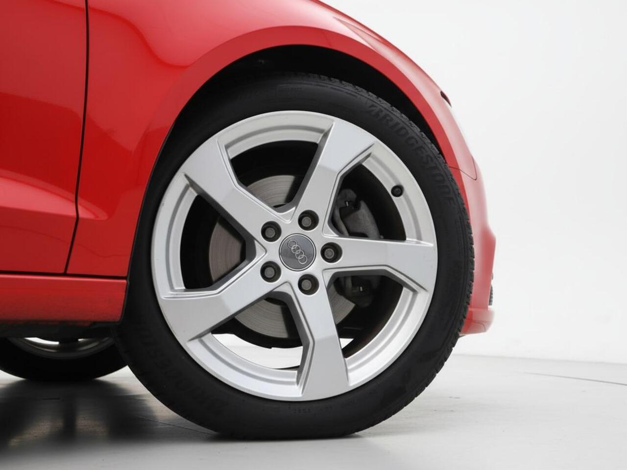 Audi A3 Limousine 35 TFSI Business edition | Clima | Cruise | Multimedia/Navi | PDC + Camera |