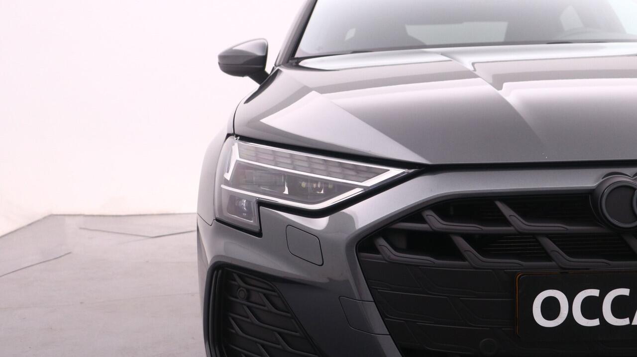 Audi A3 Limousine 30 TFSI S edition | PDC V+A | Camera | Zwart optiek | Audi Sound | Privacy glas |