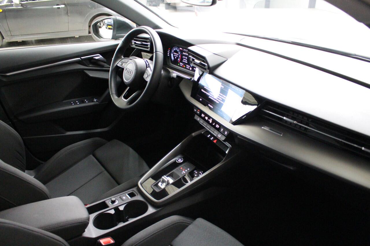 Audi A3 Limousine 30 TFSI Advanced edition Navigatie | Cruise Control | 17" Velgen | PDC Achter