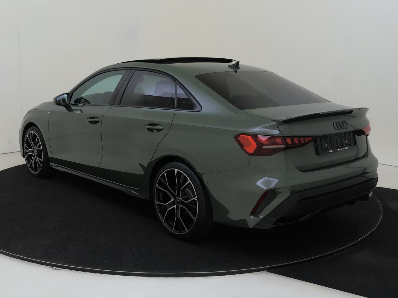 Audi A3 Limousine 35 TFSI S-tronic S edition | Panoramadak | Carbon pakket | Verwarmbare voorstoelen | Optiekpakket zwart PLUS | 19 inch LM velgen