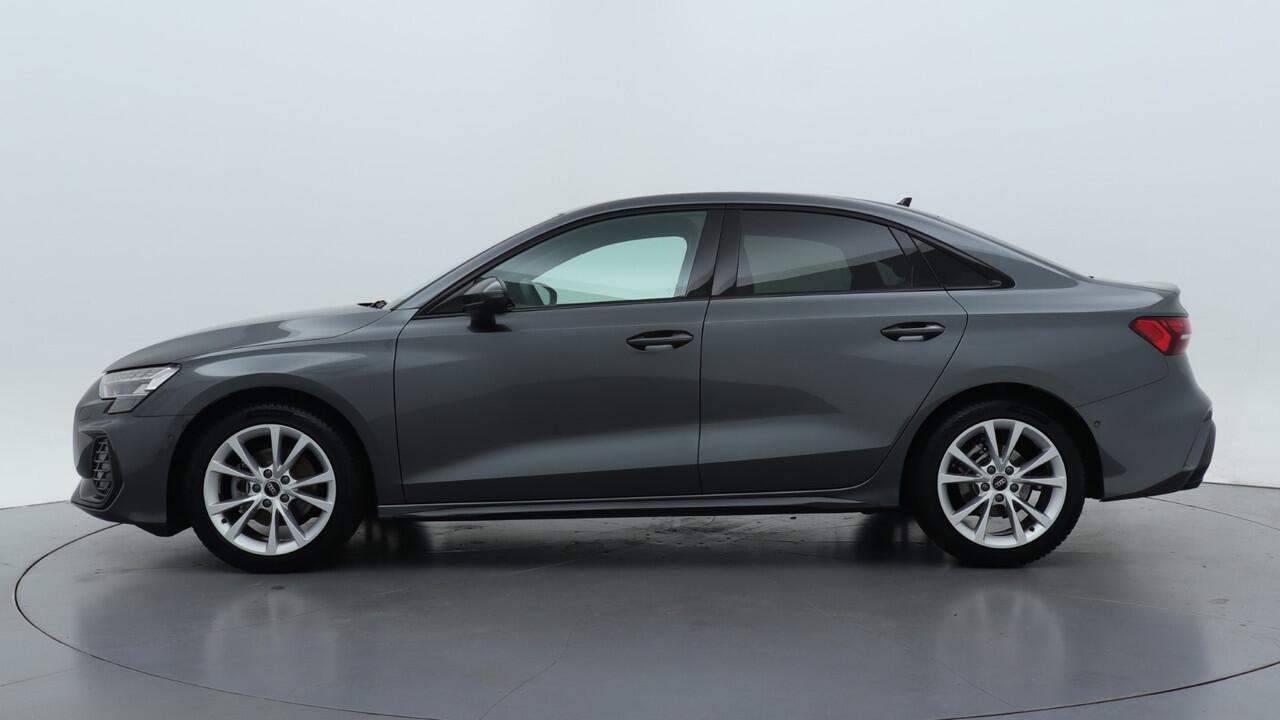 Audi A3 Limousine 30 TFSI S Edition | PDC V+A | Camera | Zwart optiek | Audi Sound | Privacy glas | |