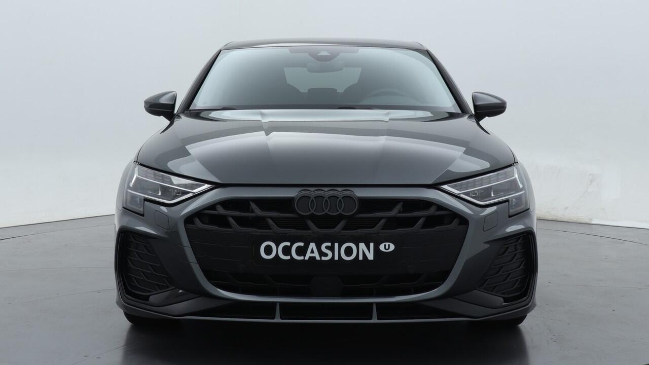 Audi A3 Limousine 30 TFSI S edition | PDC V+A | Camera | Zwart optiek | Audi Sound | Privacy glas |