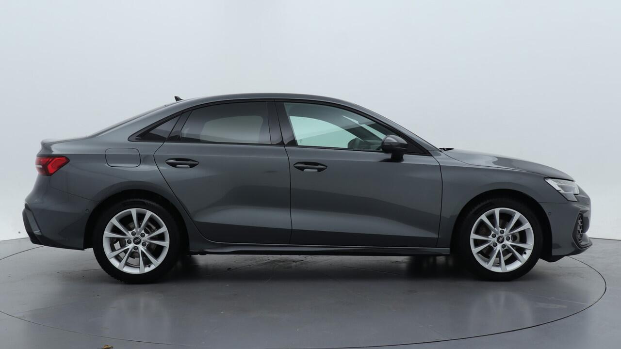 Audi A3 Limousine 30 TFSI S Edition | PDC V+A | Camera | Zwart optiek | Audi Sound | Privacy glas | |