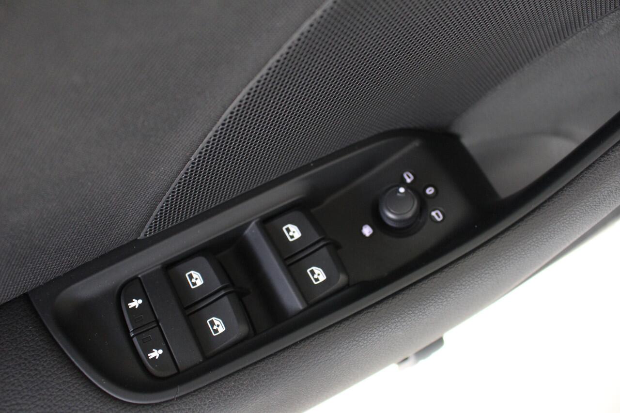 Audi A3 Limousine 35 TFSI 150PK Navigatie | Lichtmetalen velgen | Cruise Control