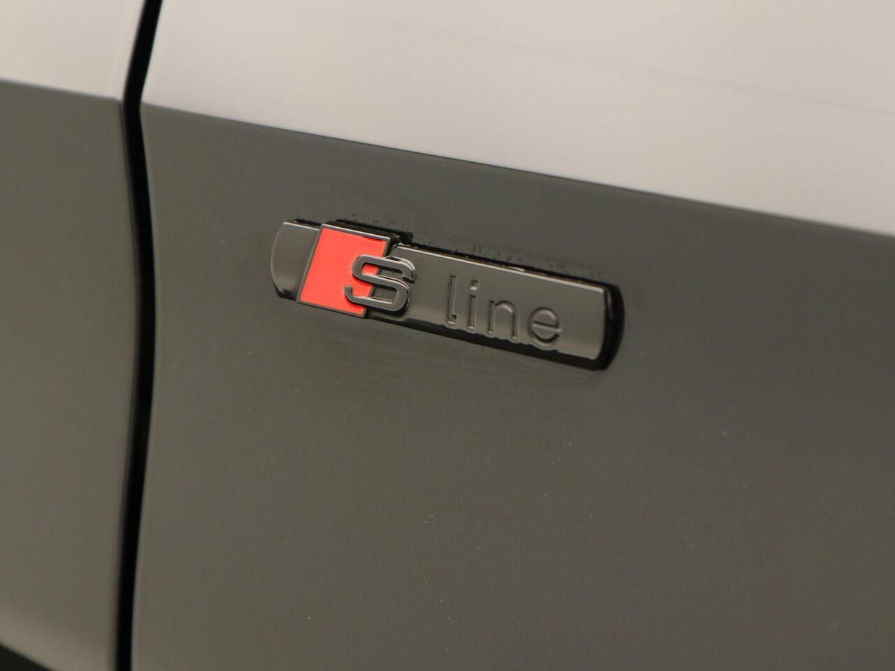 Audi A3 Limousine 30 TFSI | S edition | | 18 inch velgen | Privacyglas | Sonos 3d | Zwart optiek |