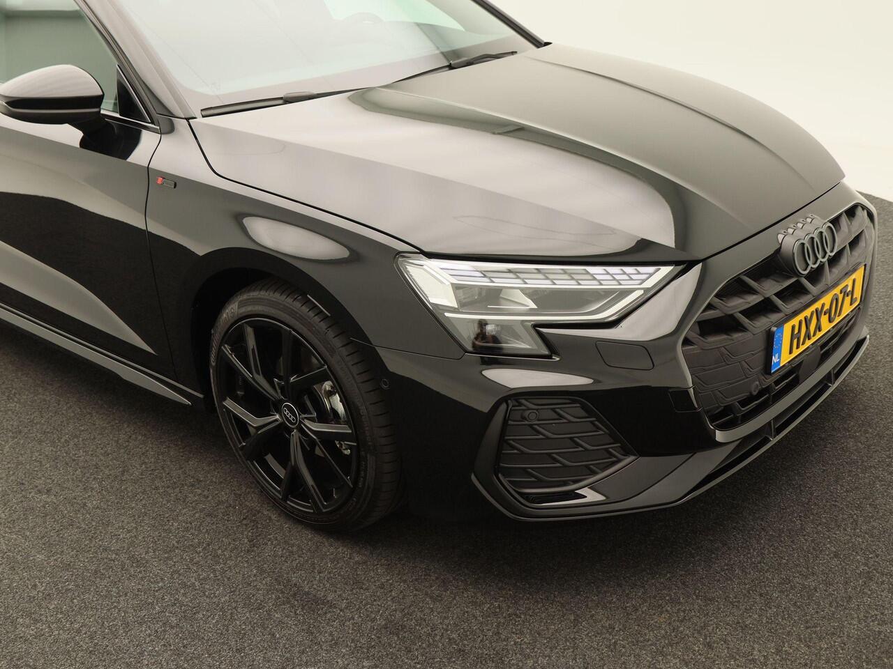 Audi A3 Limousine 30 TFSI | S edition | | 18 inch velgen | Privacyglas | Sonos 3d | Zwart optiek |