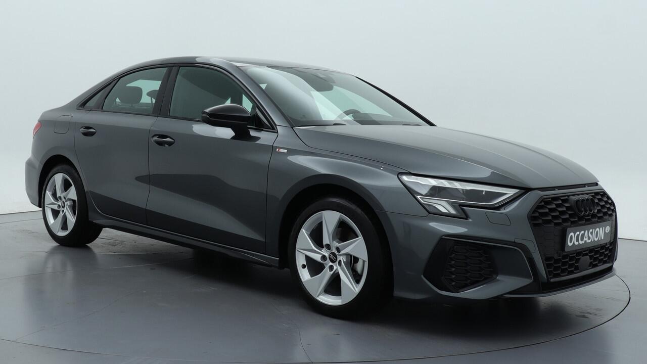 Audi A3 Limousine 30 TFSI S edition | Zwart optiek | LMV | PDC | Navigatie | Carplay |