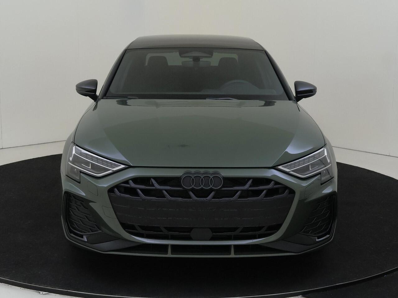 Audi A3 Limousine 35 TFSI S-tronic S edition | Panoramadak | Carbon pakket | Verwarmbare voorstoelen | Optiekpakket zwart PLUS | 19 inch LM velgen