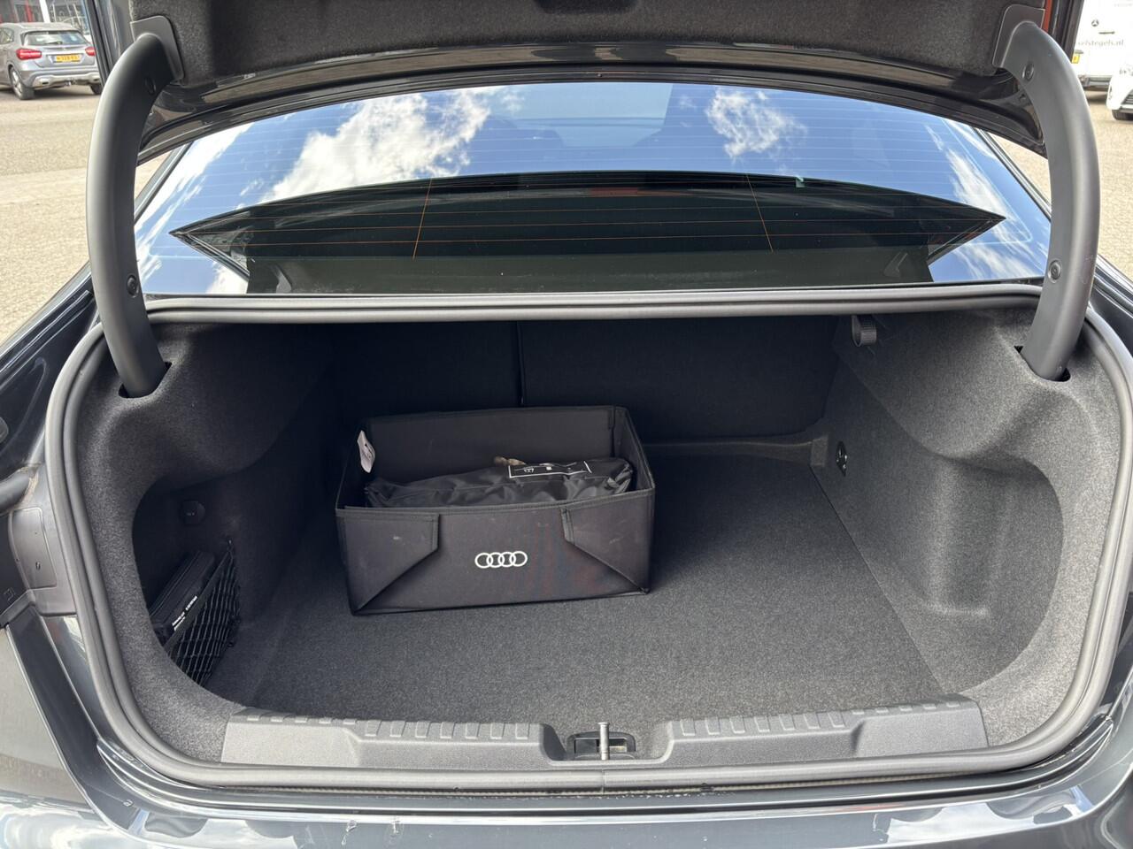 Audi A3 Limousine 35 1.5 TFSI edition one / Nieuwjaarsvoordeel, nu ¤850.- in prijs verlaagd! / Apple Carplay/ Android Auto / BTW / Digital Cockpit / Keyless / Camera / Stoelverwarming /