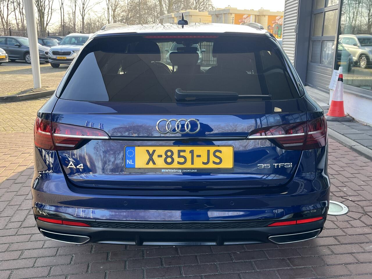 Audi A4 Avant 35 TFSI S edition Competition / Achteruitrijcamera / 18 Inch / virtual cockpit plus / Trekhaak / drive select