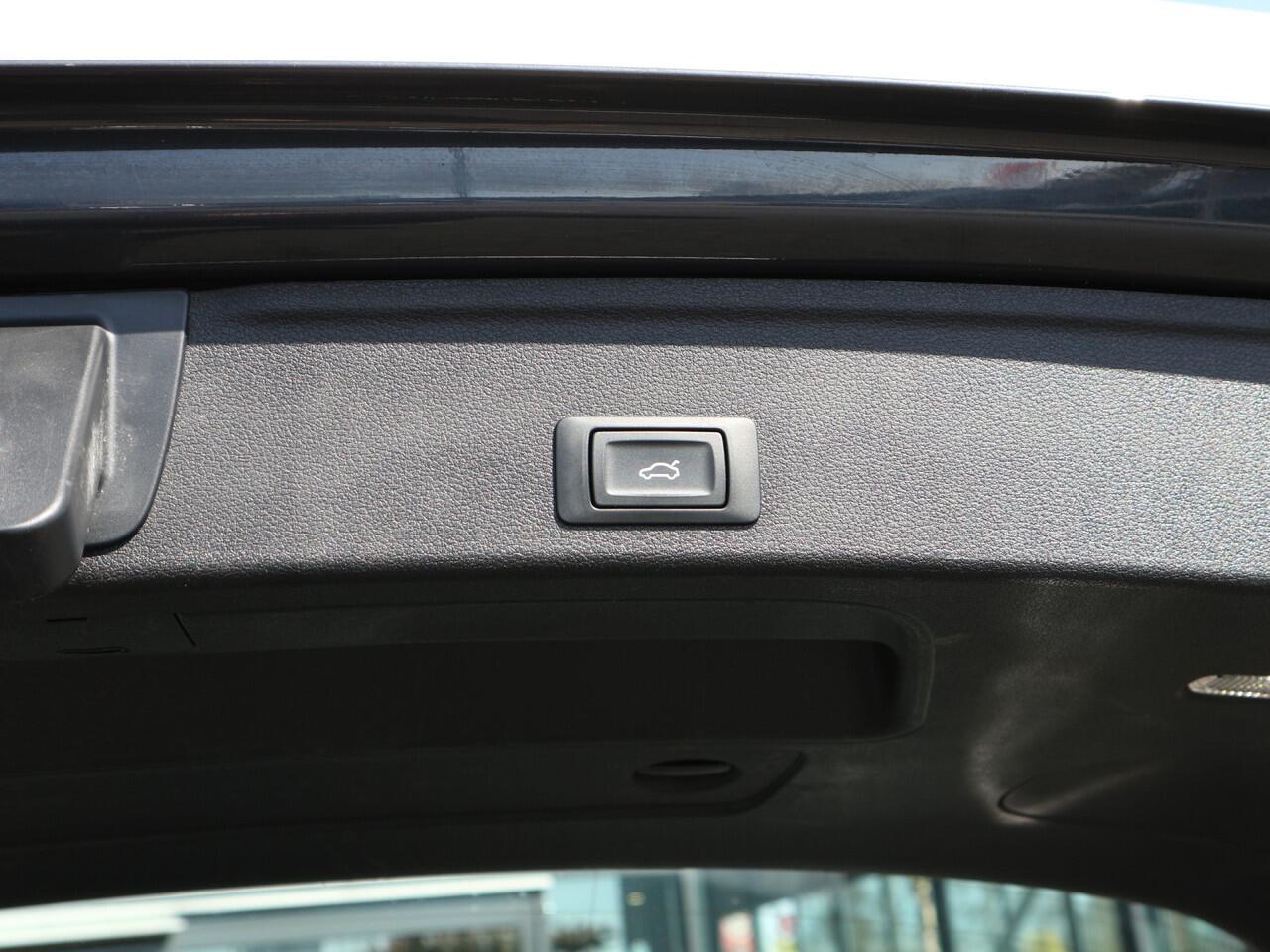 Audi A4 Avant 35 TFSI Launch edition Business TREKHAAK 1e EIG AUTOMAAT