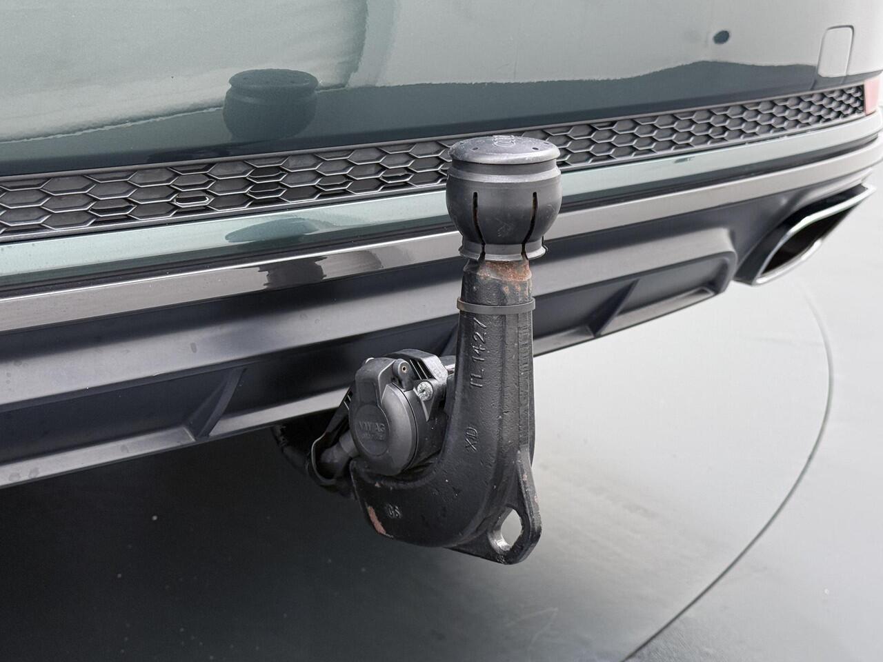 Audi A4 Avant 35 TFSI Sport S line black edition VAN: ¤29.900,- VOOR: ¤25.877,- UW EINDEJAARSVOORDEEL: ¤4.023| UNIEKE KLEUR | ELEK. TREKHAAK| ELEK. KLEP| S-LINE BINNEN- BUITEN | RIJKLAAR INCL. 12 MND BOVAG GARANTIE