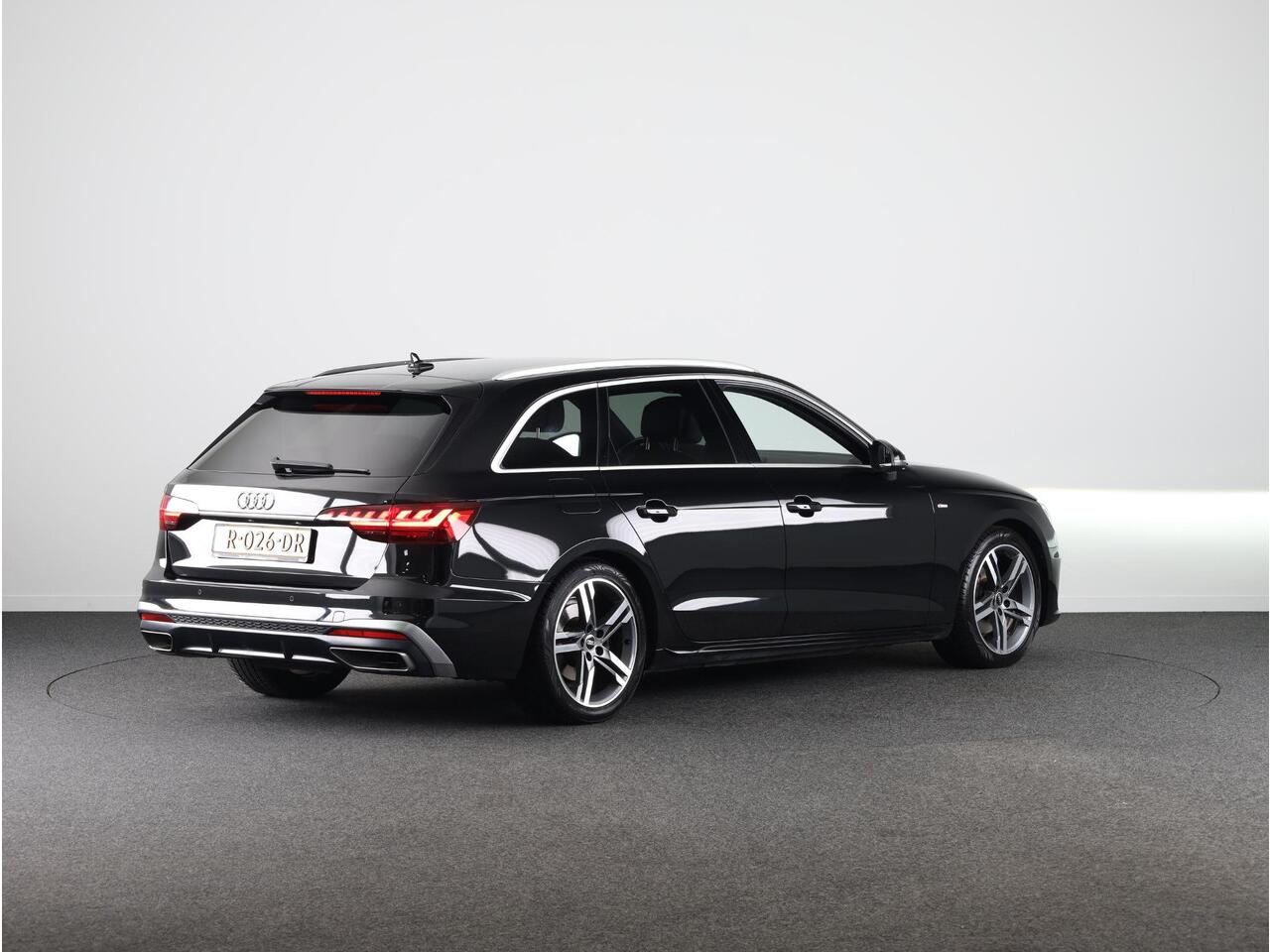 Audi A4 Avant 35 TFSI S-Line 150 pk Automaat (S-Tronic) | Verlengde garantie | Navigatie | Parkeersensoren achter | Autom. airco (3 zones) | S-Line