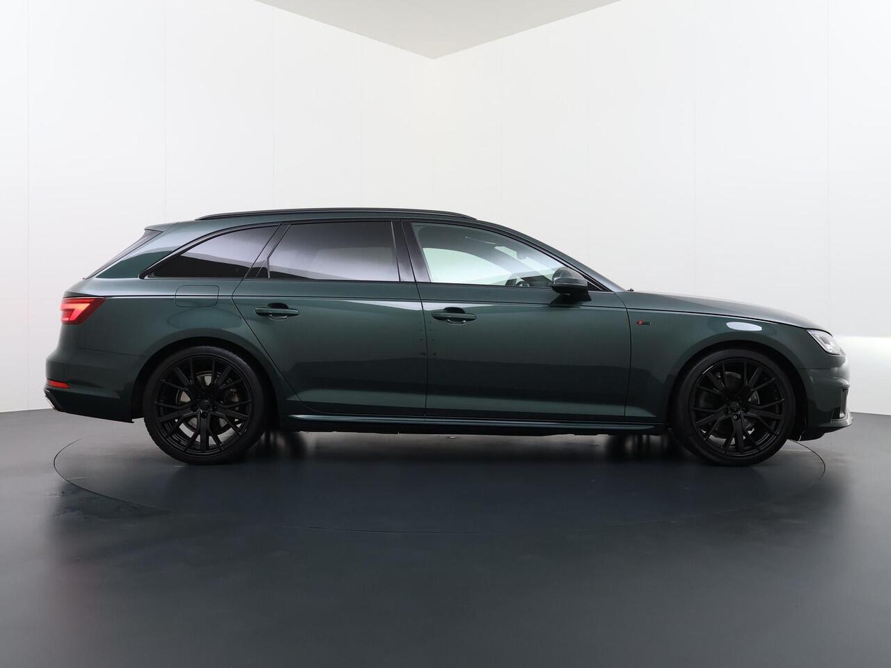 Audi A4 Avant 35 TFSI Sport S line black edition VAN: ¤29.900,- VOOR: ¤25.877,- UW EINDEJAARSVOORDEEL: ¤4.023| UNIEKE KLEUR | ELEK. TREKHAAK| ELEK. KLEP| S-LINE BINNEN- BUITEN | RIJKLAAR INCL. 12 MND BOVAG GARANTIE