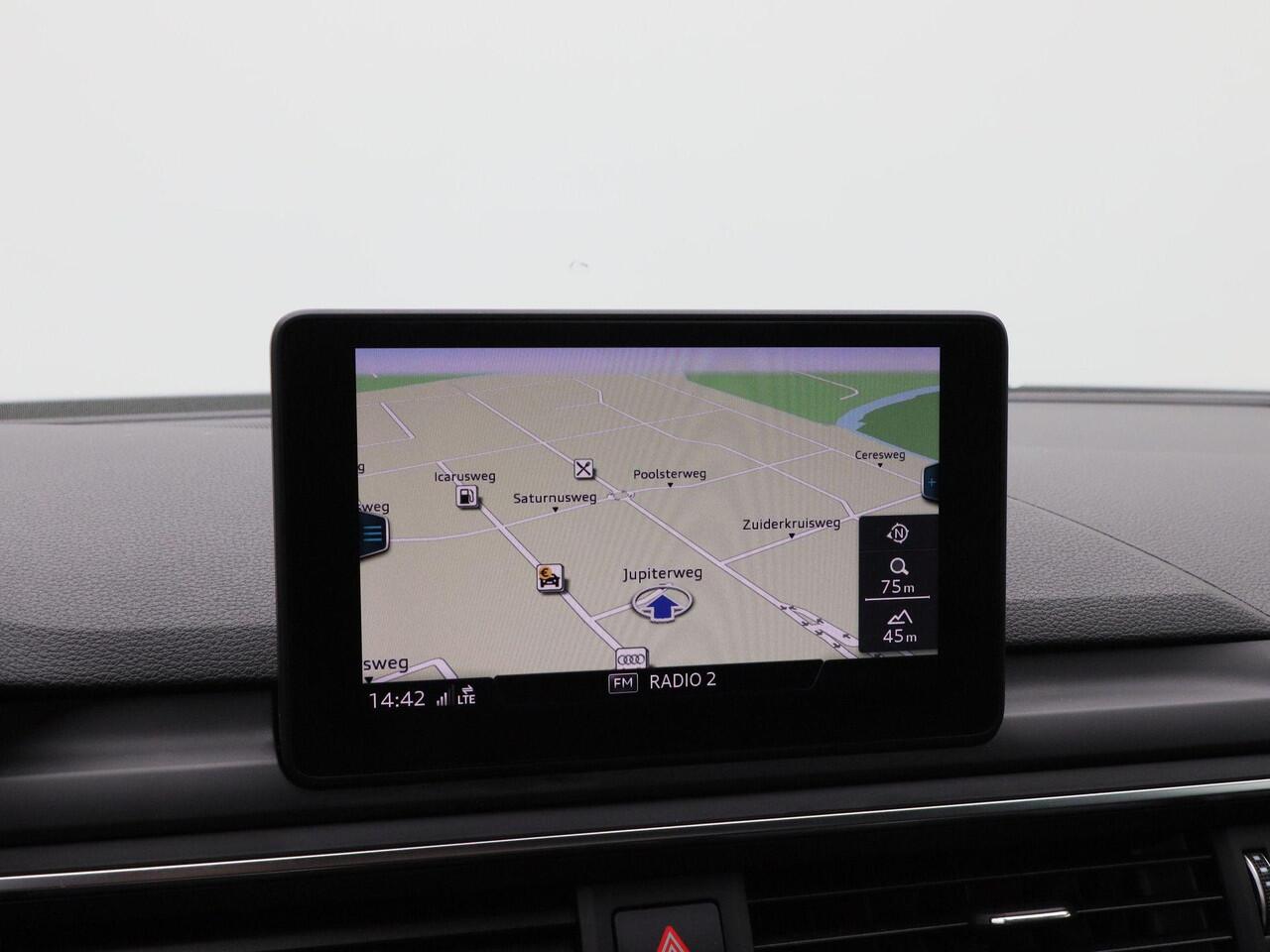 Audi A4 Limousine 35 TFSi 150 Pk Automaat Sport S line black edition | Full LED | Navigatie | Leder | 19 Inch | Privacy Glass | Camera | Stoelverwarming | 94.808 Km!!