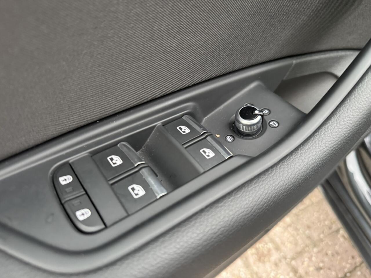 Audi A4 35 TFSI Advanced Edition | Navi | PDC | Virtual cockpit