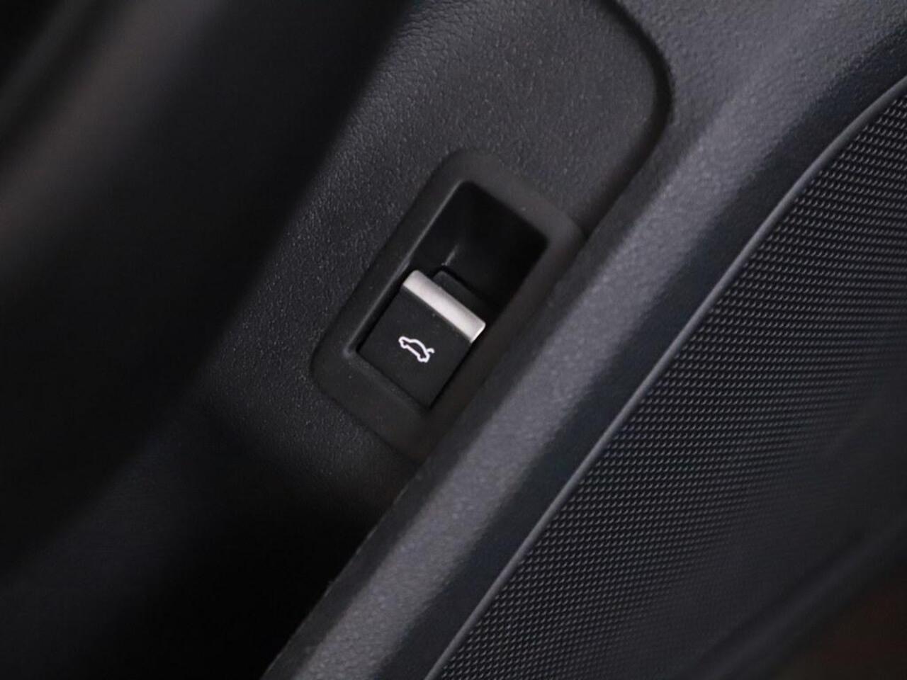 Audi A4 Limousine 40 TFSI Advanced Edition