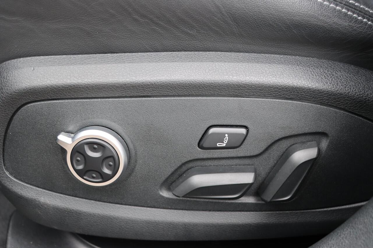 Audi A4 Avant 35 TFSI S Edition Competition 150pk S-Tronic | B&O | Schaalstoelen | Matrix LED