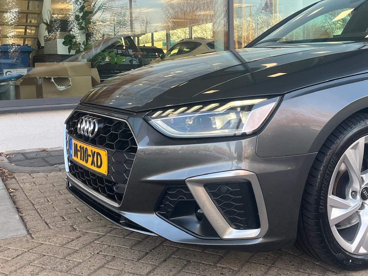 Audi A4 Limousine 35 TFSI 150pk S-Tronic S edition / S-Line Exterieur & Interieur / Navigatie / LED Koplampen / Parkeersensoren / 18" LMV