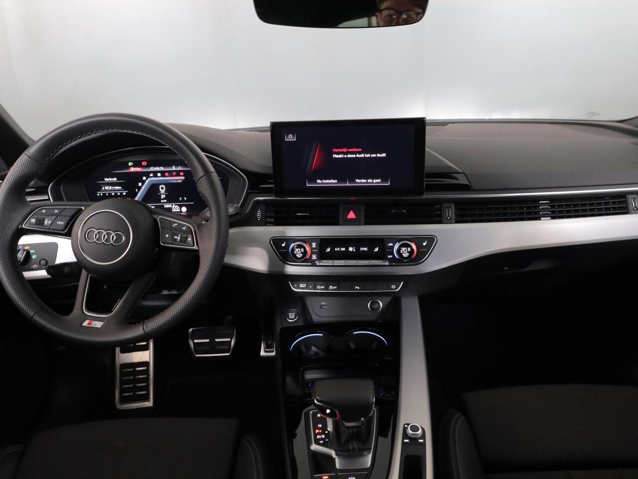 Audi A4 Avant 35 TFSI S edition Competition 150 pk S-tronic | Verlengde garantie | Navigatie | Parkeersensoren | LED koplampen | Stoelverwarming | S-Line |