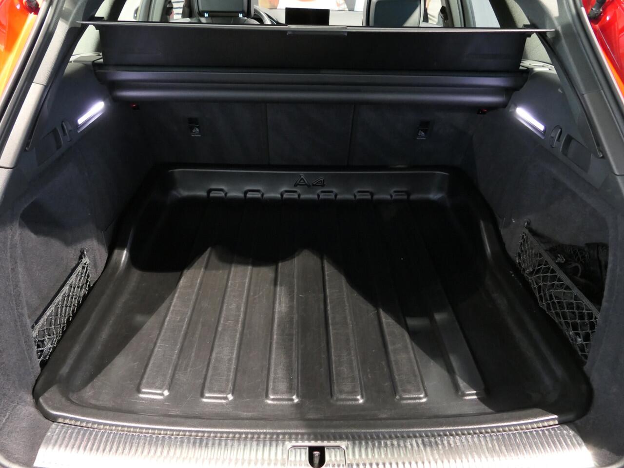 Audi A4 Avant 35 TFSI S edition - Occasion Lease vanaf ¤664 p/m - *Rood metalliclak* - Panoramadak - BANG & OLUFSEN audio