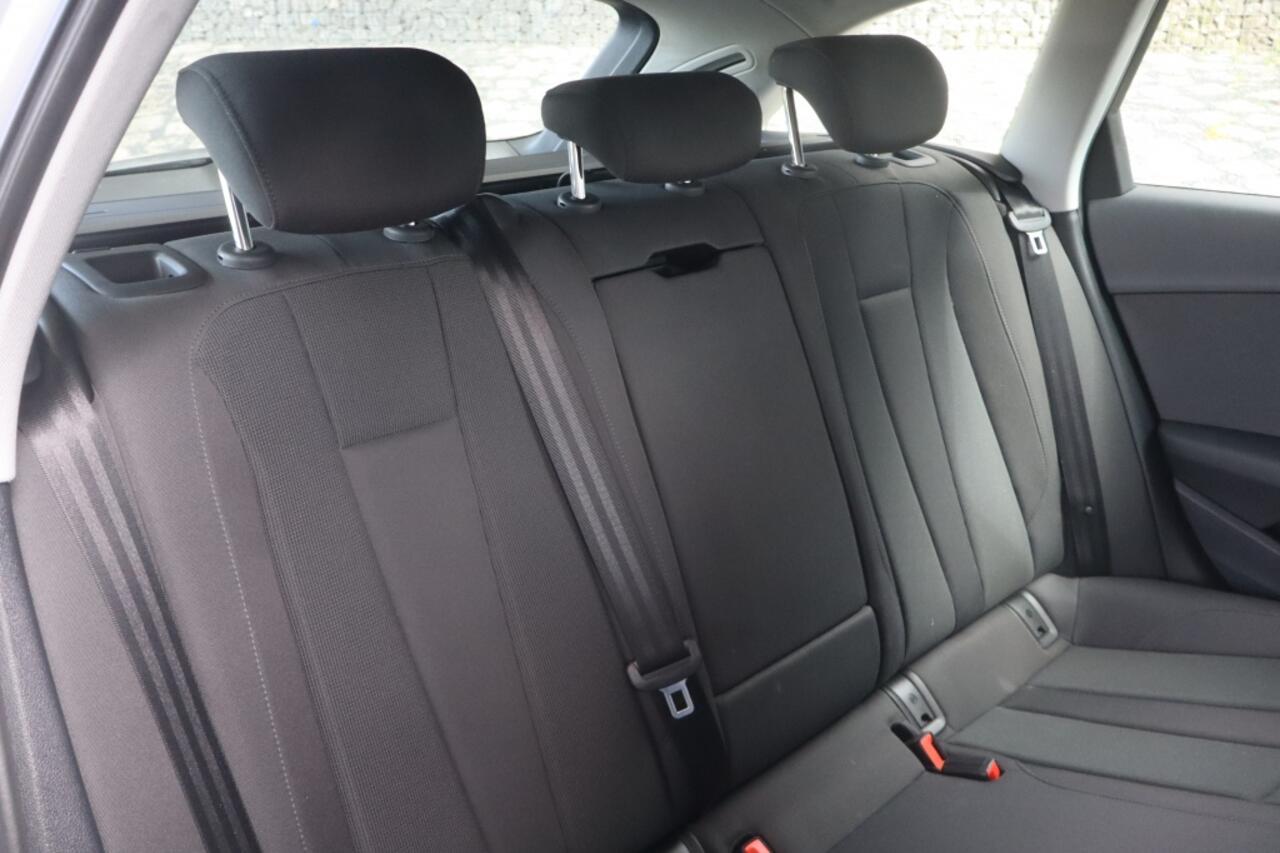 Audi A4 35 TFSI Bns Edition I Geen Import I Digitaal Dashboard I Parkeer