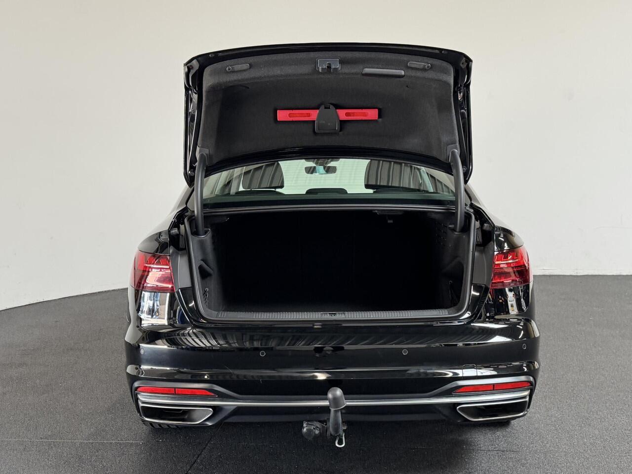 Audi A4 Limousine 35 TFSI Launch edition Business Automaat Navigatie Climate Control Trekhaak