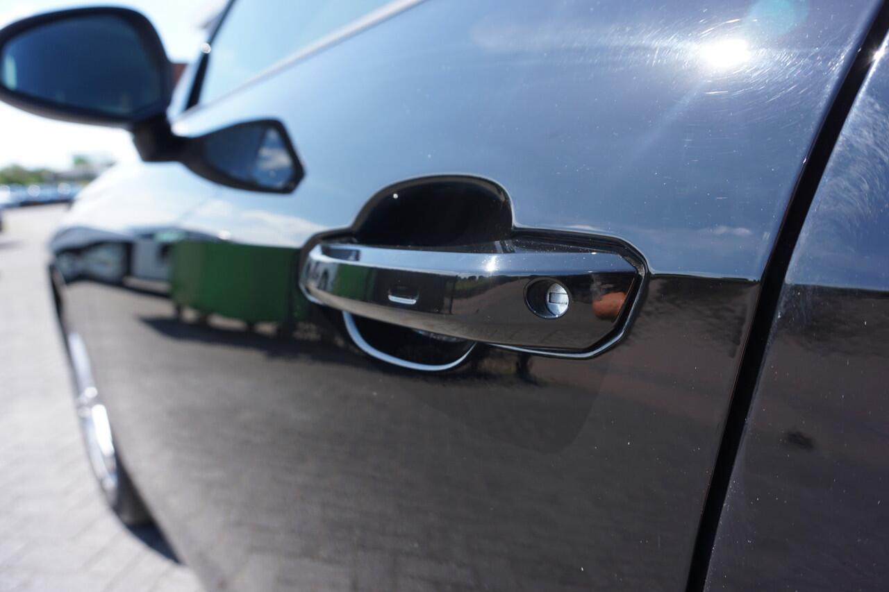 Audi A4 Avant 35 TFSI Edition DEALER ONDERHOUDEN - NAVI - ALCANTARA - PARKEERSENSOREN V+A - STOELVERWARMING - DAB+ - KEYLESS - CRUISE - CLIMA - L.M. VELGEN - BLUETOOTH - PRIVACYGLAS - INKLAPBARE SPIEGELS