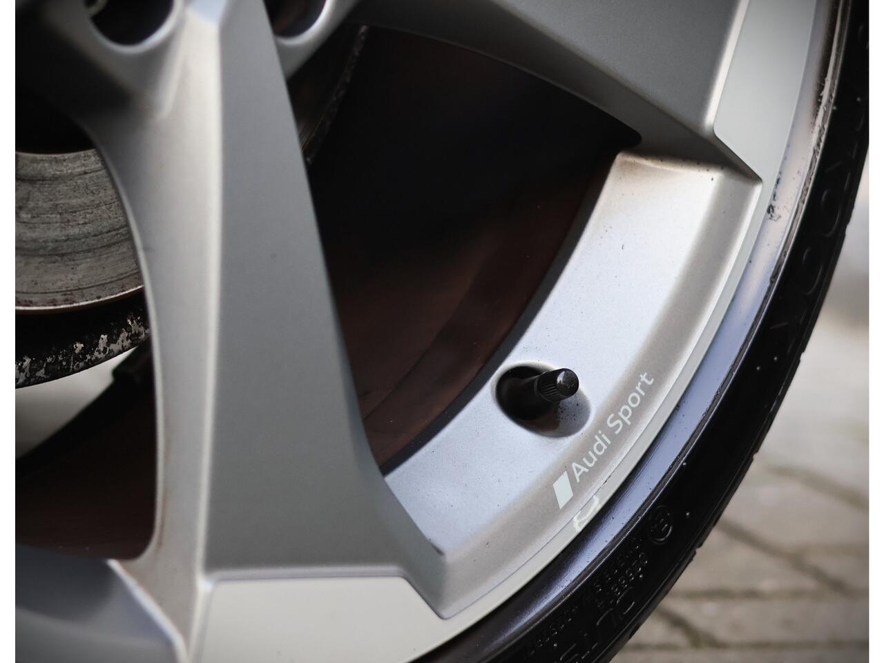 Audi A4 Avant 40 TFSI S edition S-line | ACC | Pano | Haak | Carplay | Stoelverw. |