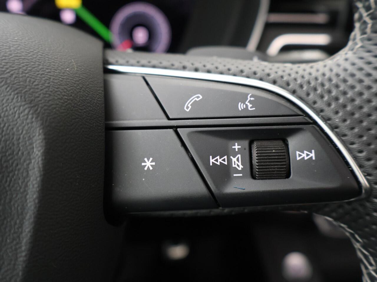 Audi A4 Avant 40 TFSI S edition Competition | 204 PK | Automaat | Trekhaak | Panoramadak | B & O Sound | Adaptive cruise control | S line |