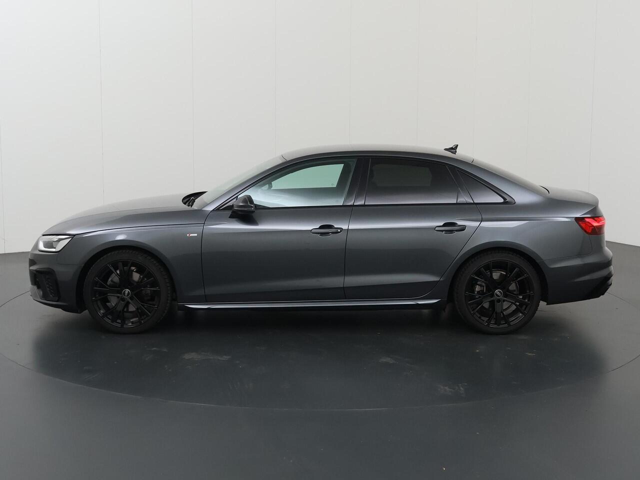 Audi A4 Limousine 35 TFSI S-Line Competition | Parkeercamera | Cruise Control Adaptief | Stoelverwarming | Navigatie | 18"| Dynamische LED verlichting |