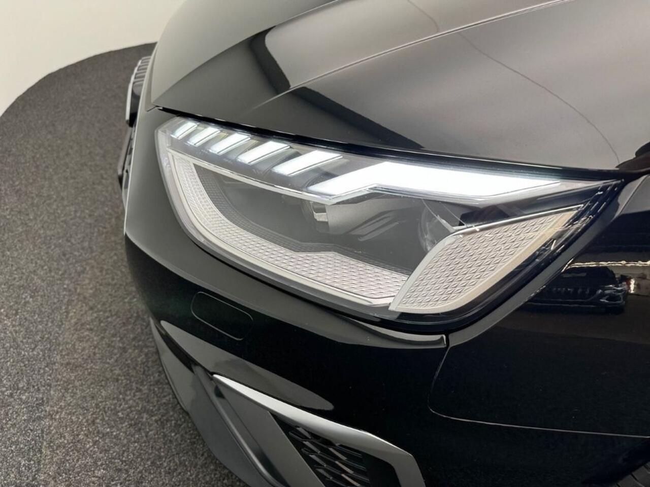 Audi A4 Avant 50 TDI quattro 286 PK S Line ACC Camera Virtual Cockpit Matrix LED Massage Standkachel