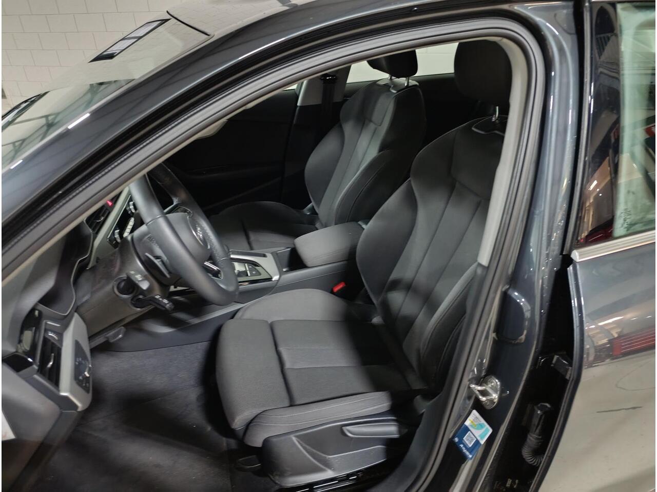 Audi A4 Limousine 35 TFSI Advanced Edition Climate controle | Navigatiesysteem | Parkeersensoren | Cruise controle | Keyless