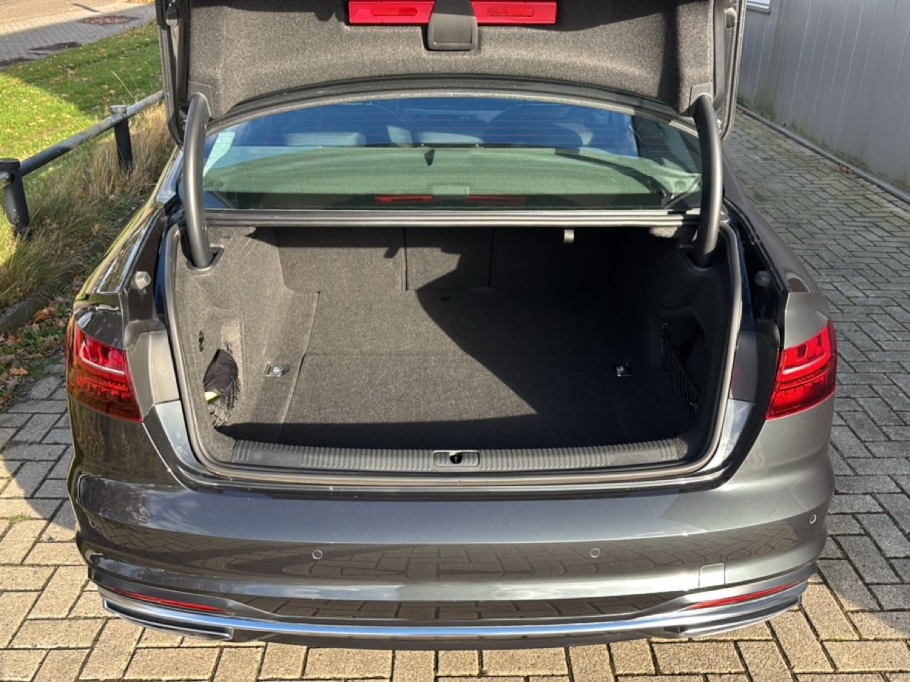 Audi A4 Limousine 35 TFSI 150PK ECC SPORTSTOELEN NAVIGATIE