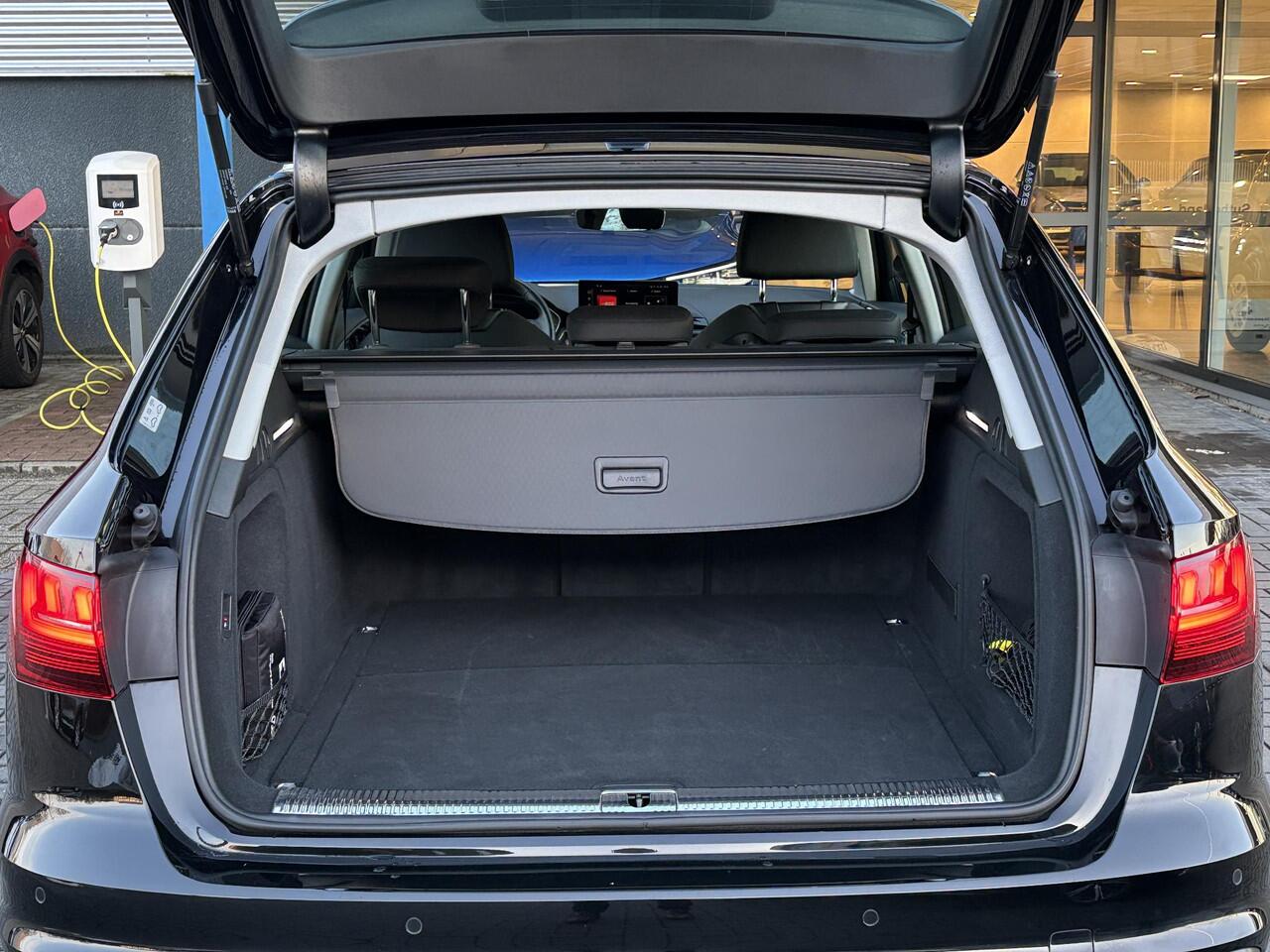 Audi A4 Avant 35 TFSI Advanced Edition | Wegklapbare Trekhaak | Elek. Kofferklep | Parkeersensoren | DAB |