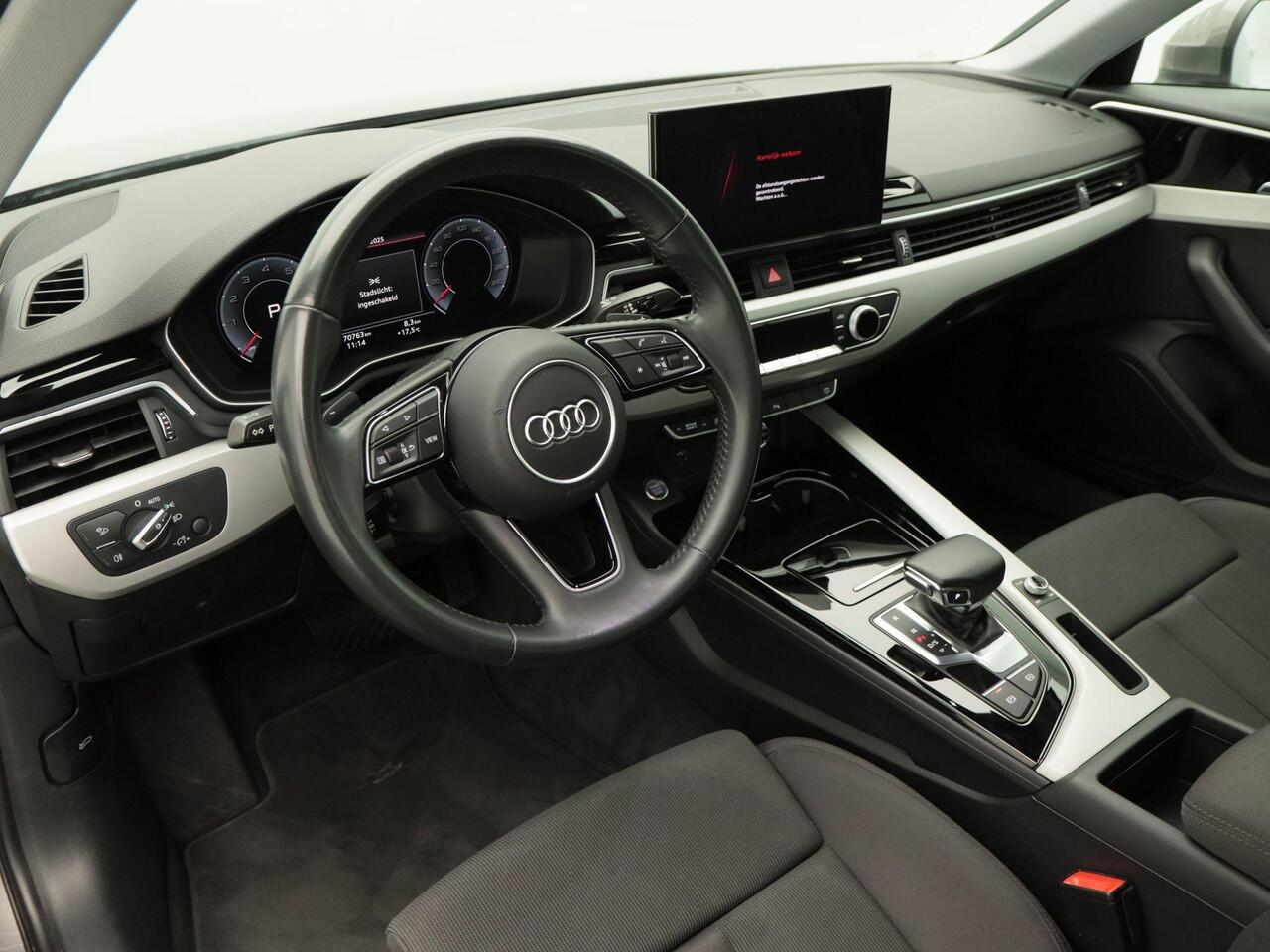 Audi A4 Limousine 35 TFSi 150 Pk Automaat Launch edition Business | Cruise Control | Parkeersensoren | Digitaal Dashboard | CarPlay | LED | Trekhaak | Navigatiesysteem | 17 Inch | 70.755 Km!