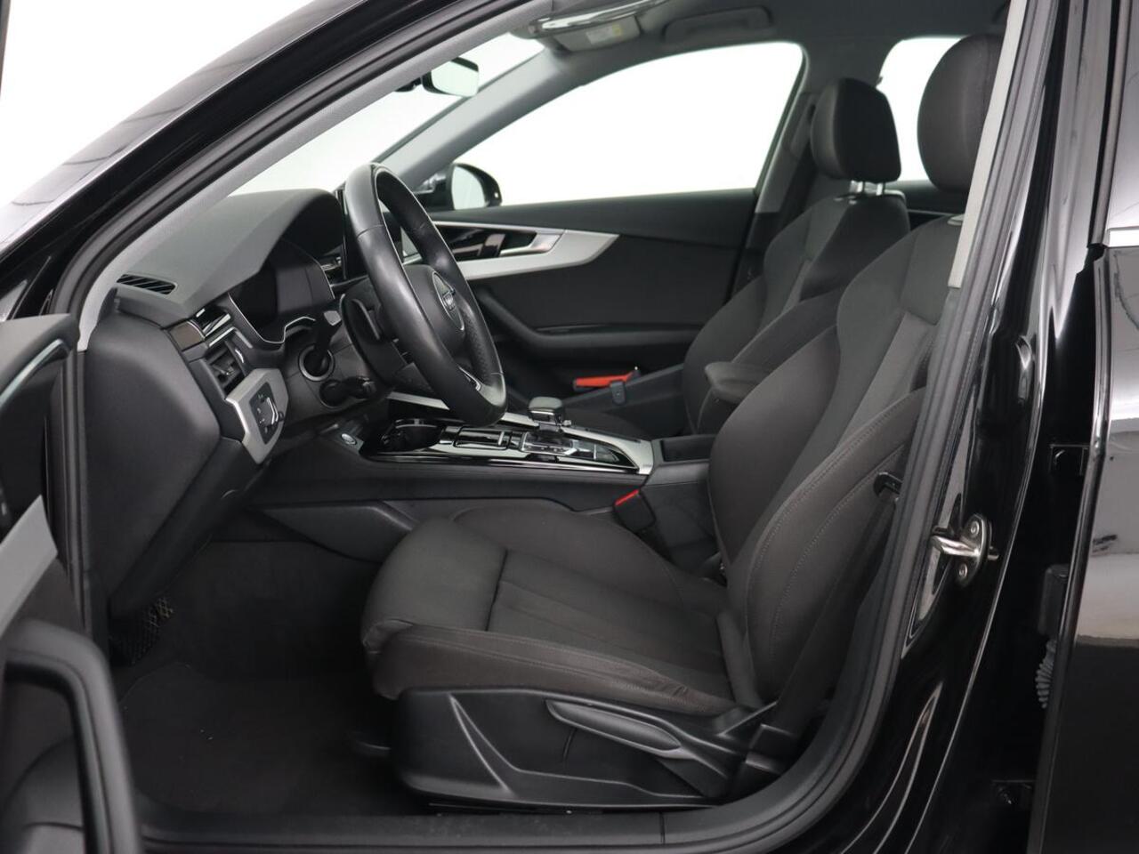 Audi A4 35 TFSI Business Edition | Stoelverwarming | Virtual Cockpit | Carplay | Full LED | DAB | Climate control | Parkeerhulp | Cruise control | Bluetooth