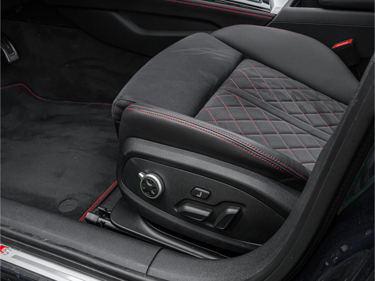 Audi A4 Avant 40 TFSI S edition Competition PANO RS SCHAALSTOEL BLACK OPTIC 19 INCH CAMERA TREKHAAK BOMVOL!!