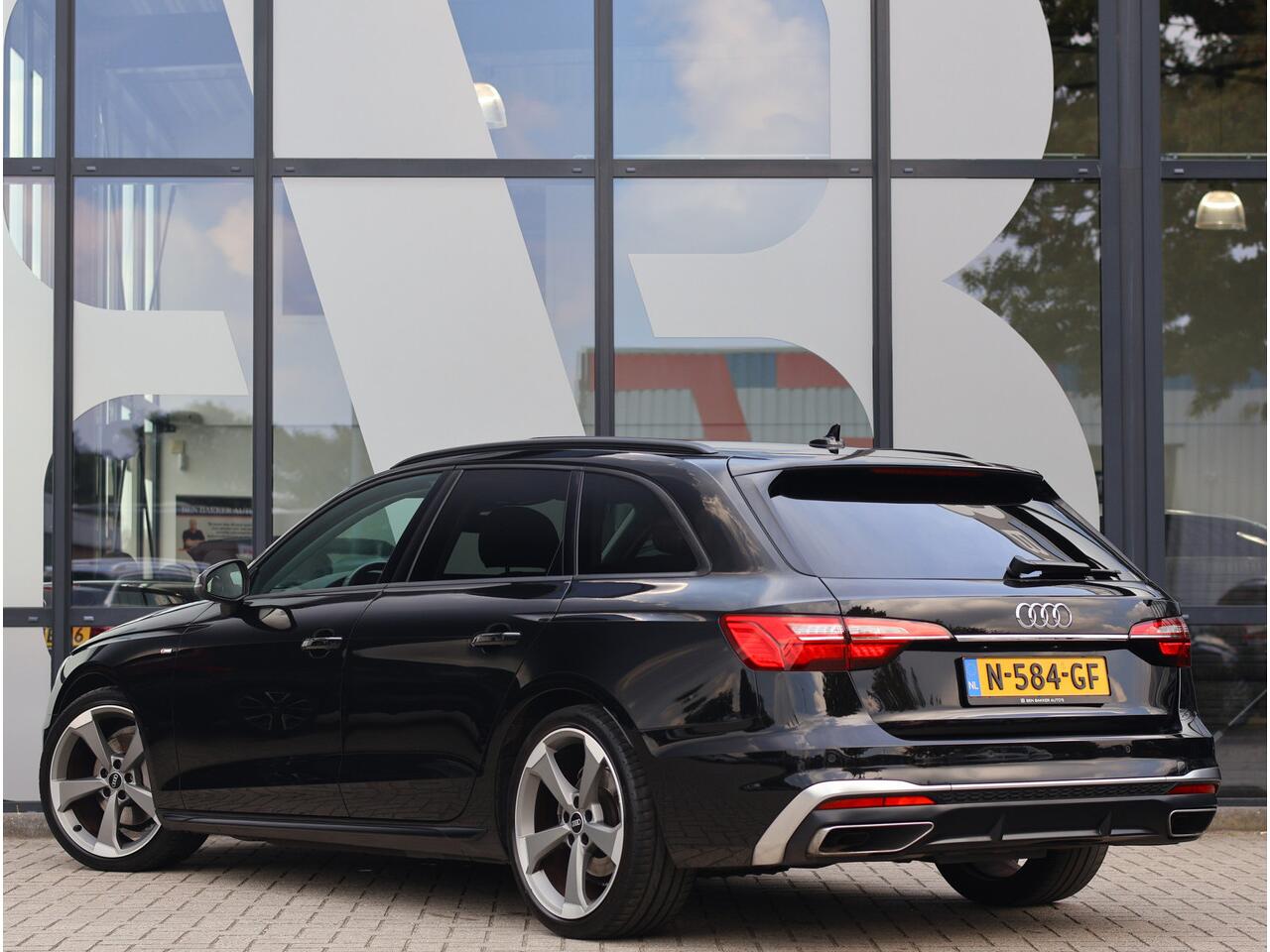 Audi A4 Avant 40 TFSI S edition S-line | ACC | Pano | Haak | Carplay | Stoelverw. |