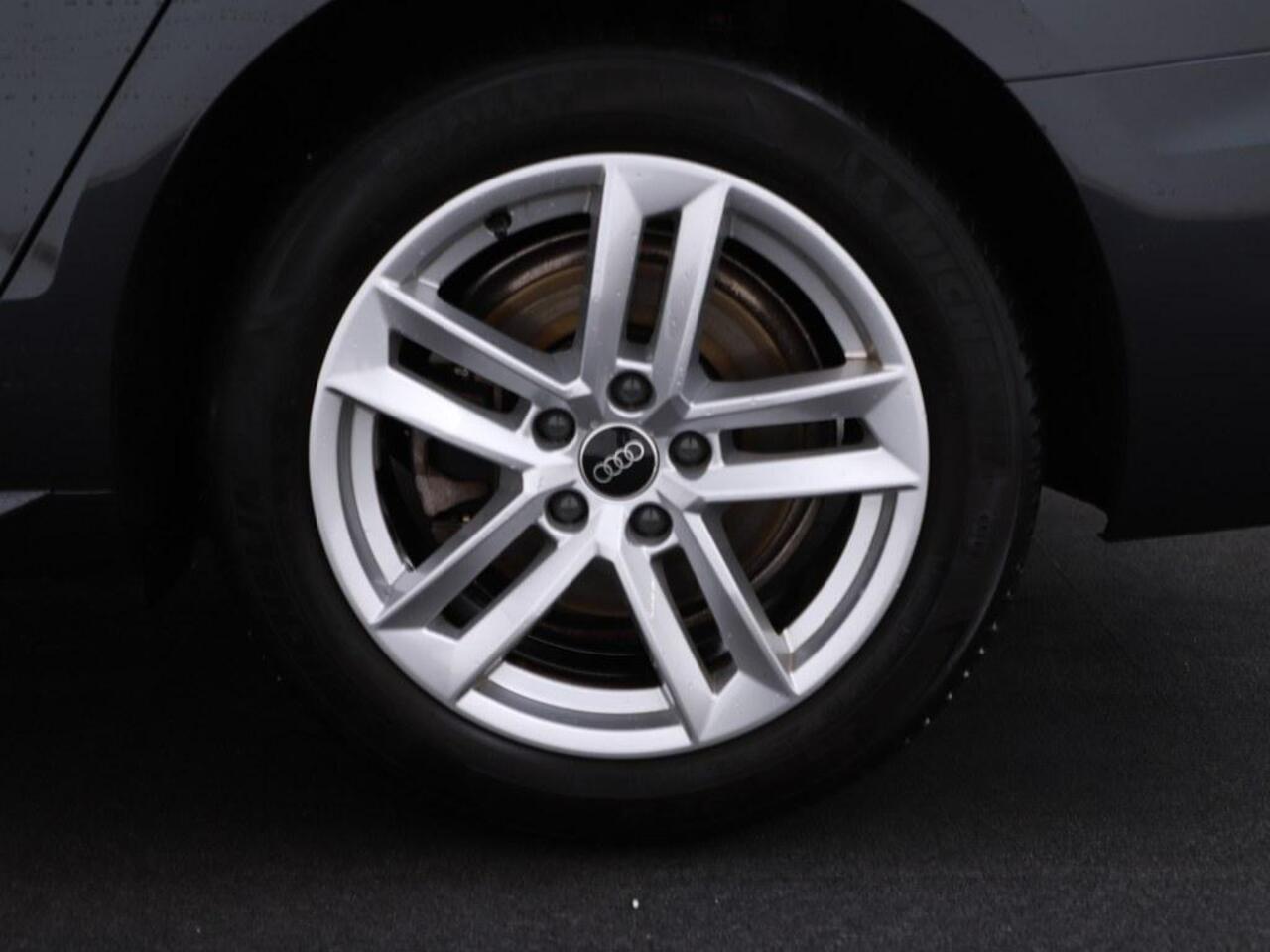 Audi A4 Limousine 40 TFSI Advanced Edition