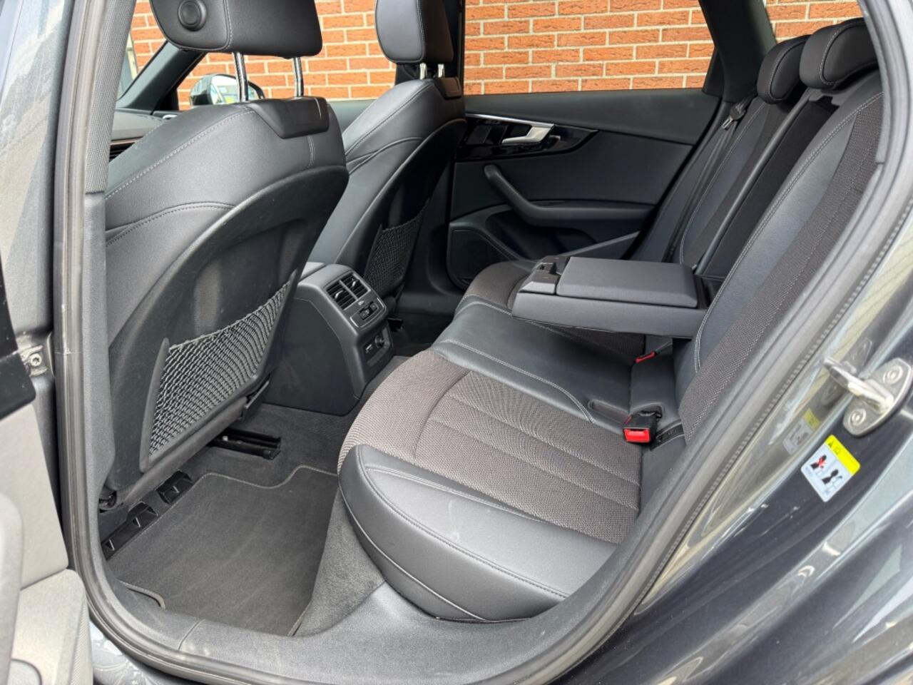 Audi A4 40 TFSI QUATTRO S EDITION COMPETITION Panodak trekhaak