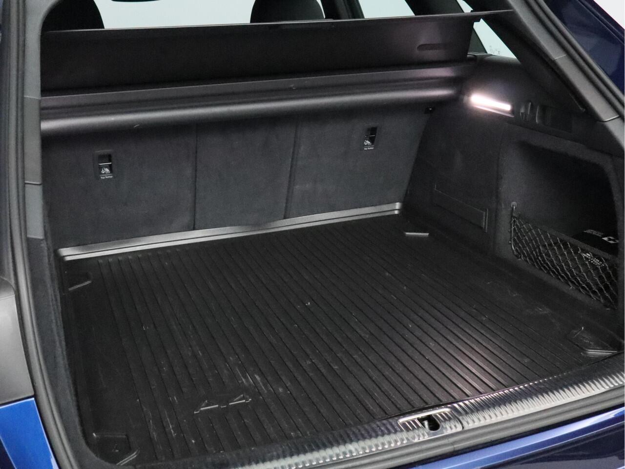 Audi A4 Avant 35 TFSI Launch edition Sport | Cruise control | Elektrisch bedienbare achterklep |