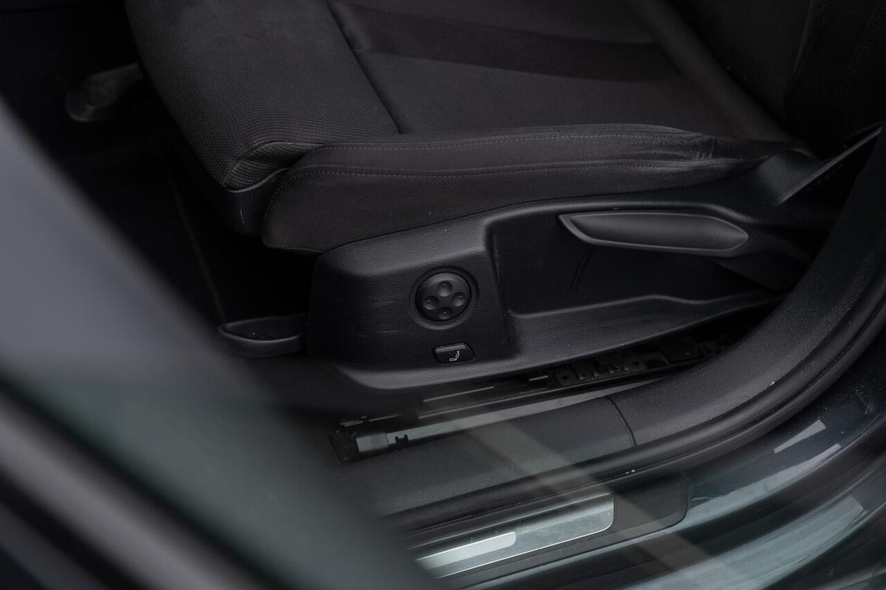 Audi A4 Avant 40 TFSI S Edition Avant | Navi | Virtual | Trekh | Camera | Side Assis | Drive Select | Sound | Audi Connect