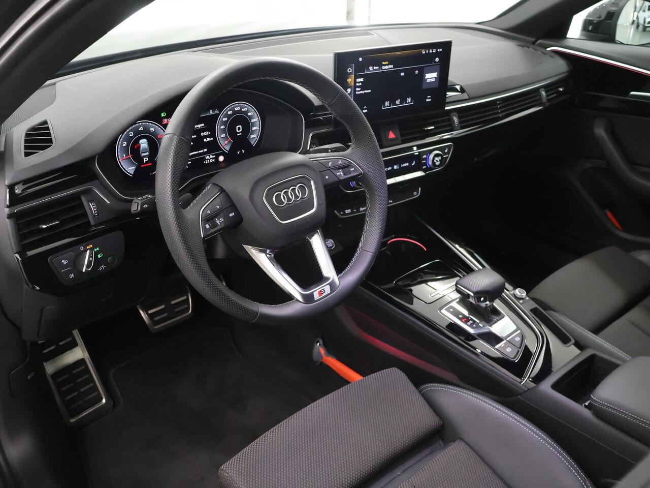 Audi A4 Limousine 35 TFSI S-Line Competition | Parkeercamera | Cruise Control Adaptief | Stoelverwarming | Navigatie | 18"| Dynamische LED verlichting |