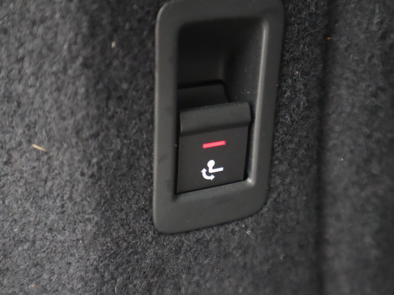 Audi A4 Avant 40 TFSI Sport S line edition S-Line / Trekhaak / Matrix LED