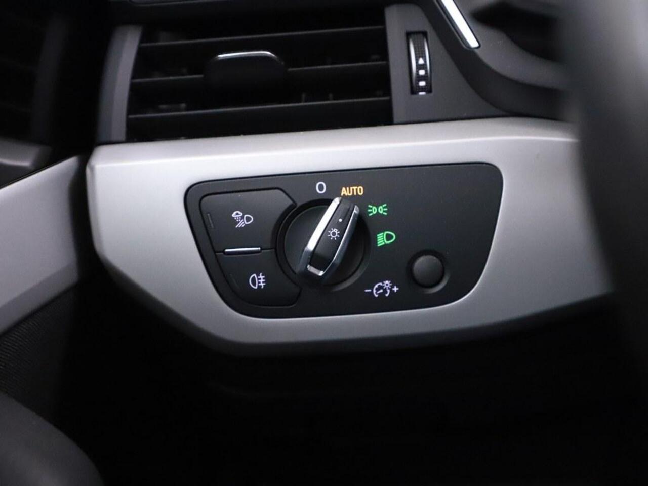 Audi A4 Limousine 40 TFSI Advanced Edition