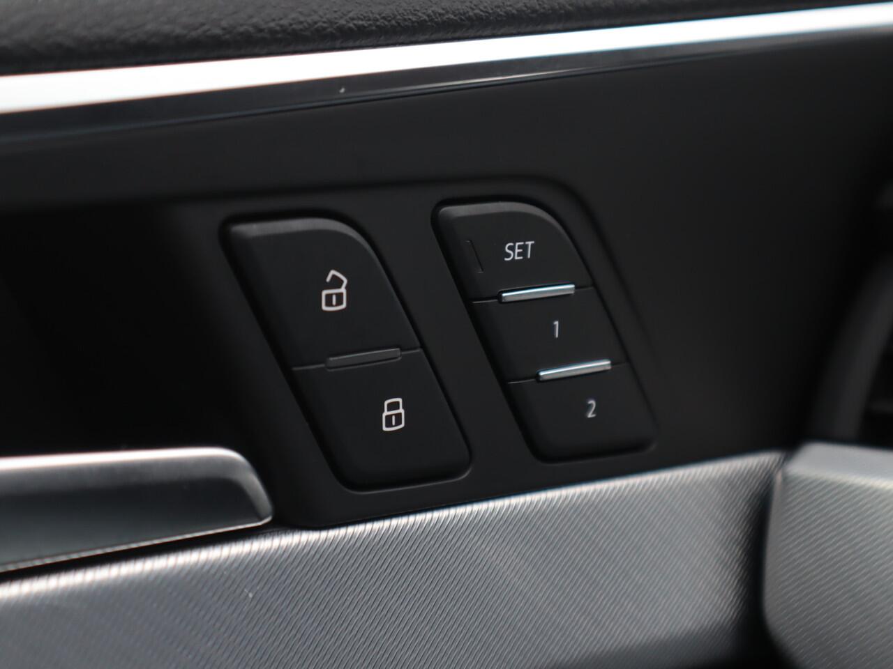 Audi A4 Avant 40 TFSI Sport S line edition S-Line / Trekhaak / Matrix LED